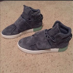 Adidas Tubular invader strap. Hightop
